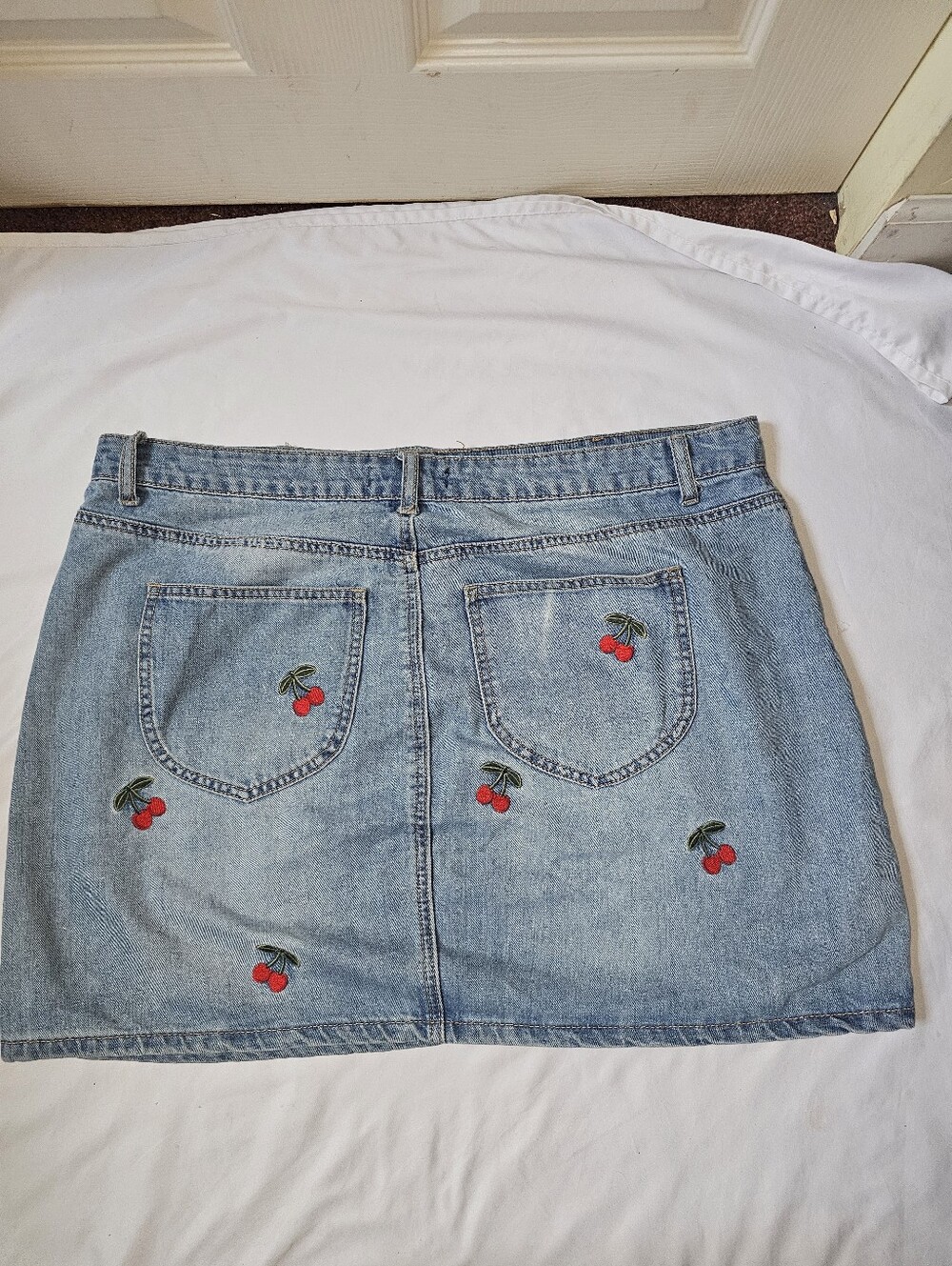 Forever 21+ 2X Cherry Embroidered Denim Mini Skirt Light Wash 🍒 - Picture 9 of 10